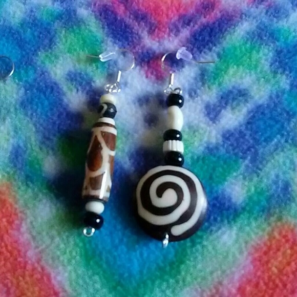 earrings - Picture 3 of 5